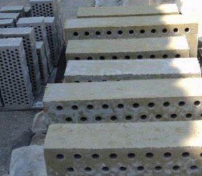 Spout brick